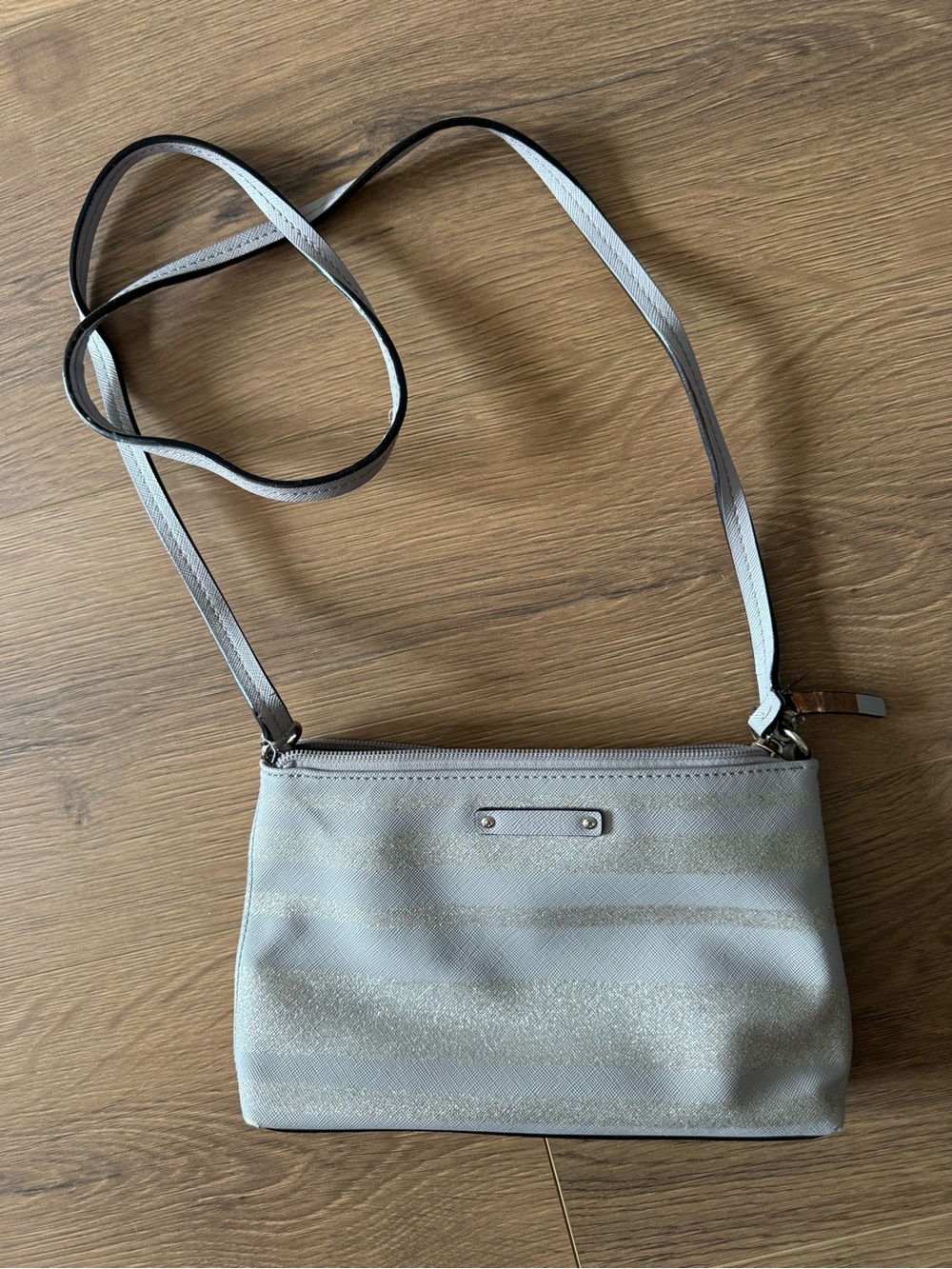 kate spade light gray and white crossbody bag